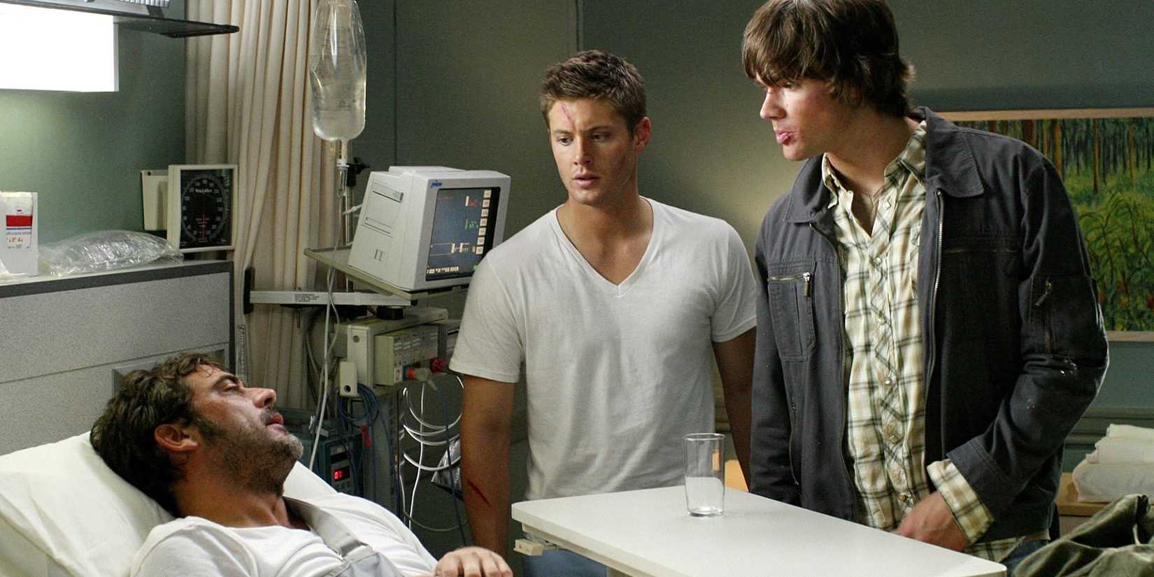 Jensen Ackles and Jared Padalecki looking at Jeffrey Dean Morgan in a hospital bed in Supernatural