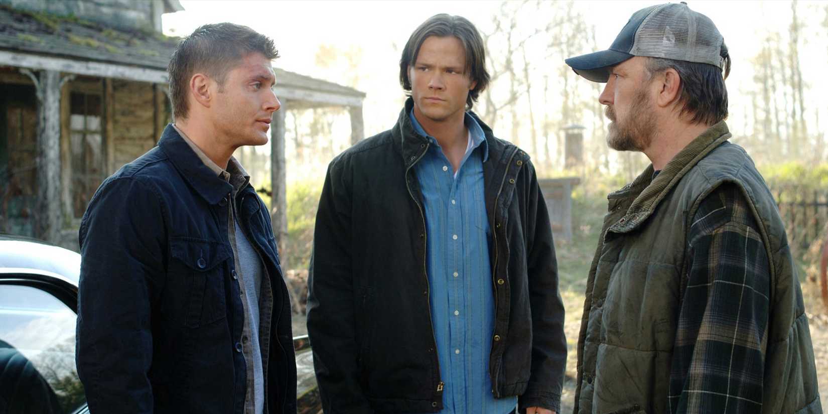 Dean (Jensen Ackles) and Sam Winchester (Jared Padalecki) beside Bobby Singer (Jim Beaver) in the 'Supernatural' episode "No Rest for the Wicked"