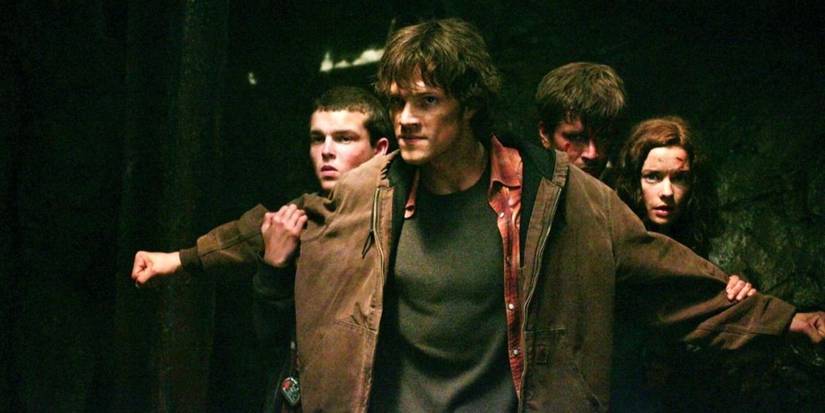 Sam Winchester (Jared Padalecki) protecting a group of kids in 'Supernatural' Season 1's "Wendigo"