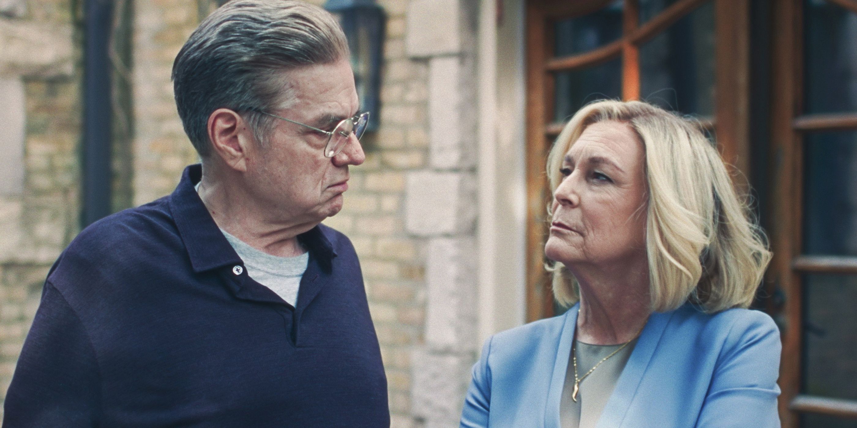 Oliver Platt and Jamie Lee Curtis in The Bear.