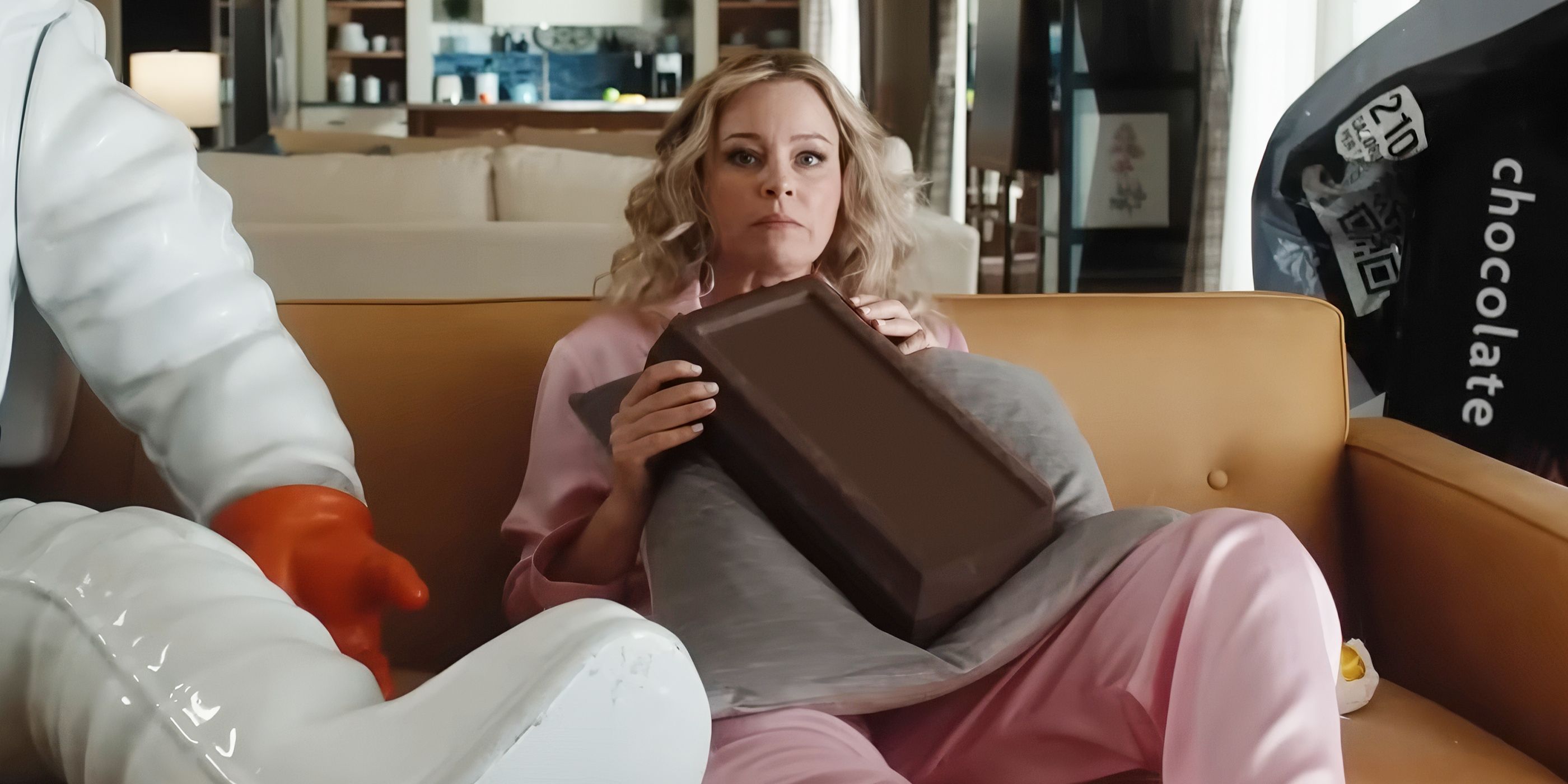 Elizabeth Banks Is Literally 1 Apple Tall in First Look at New Peacock Comedy Series [Exclusive]