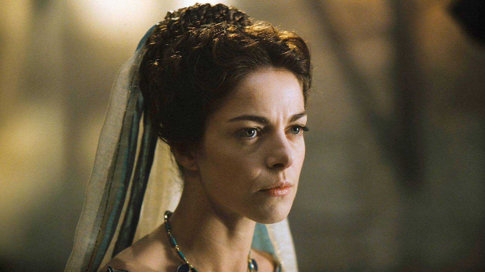 Claudia Gerini wears a green headdress as Claudia Procles in 'The Passion of the Christ'
