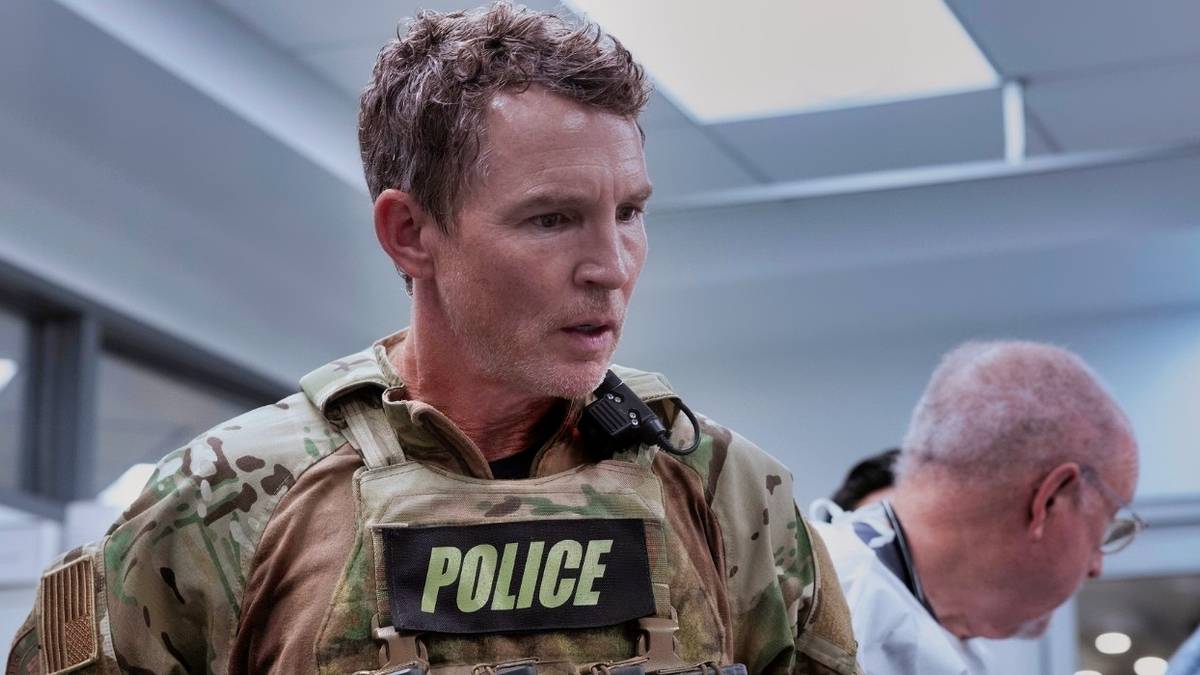 'The Pitt’s Shawn Hatosy Explains How Abbot’s “Unexpected” Arrival Shakes Up This Season