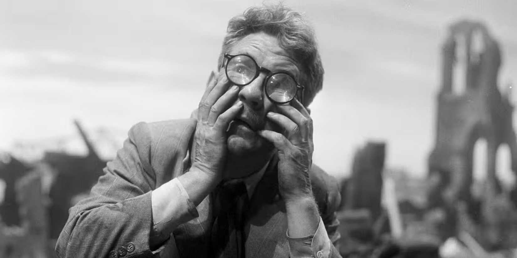 Henry Bemis (Burgess Meredith) in 'The Twilight Zone' episode "Time Enough at Last"