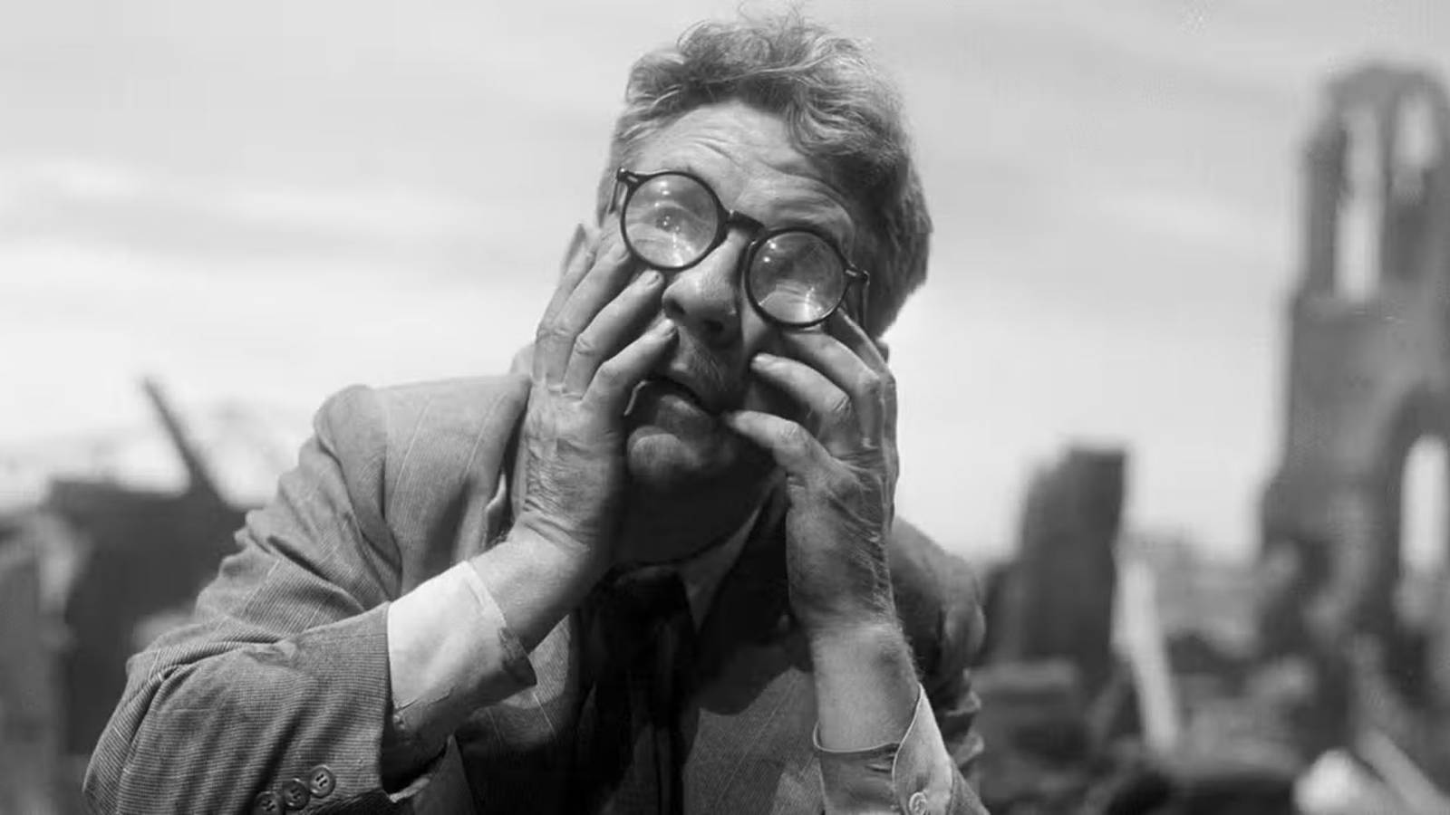Henry Bemis (Burgess Meredith) in 'The Twilight Zone' episode 