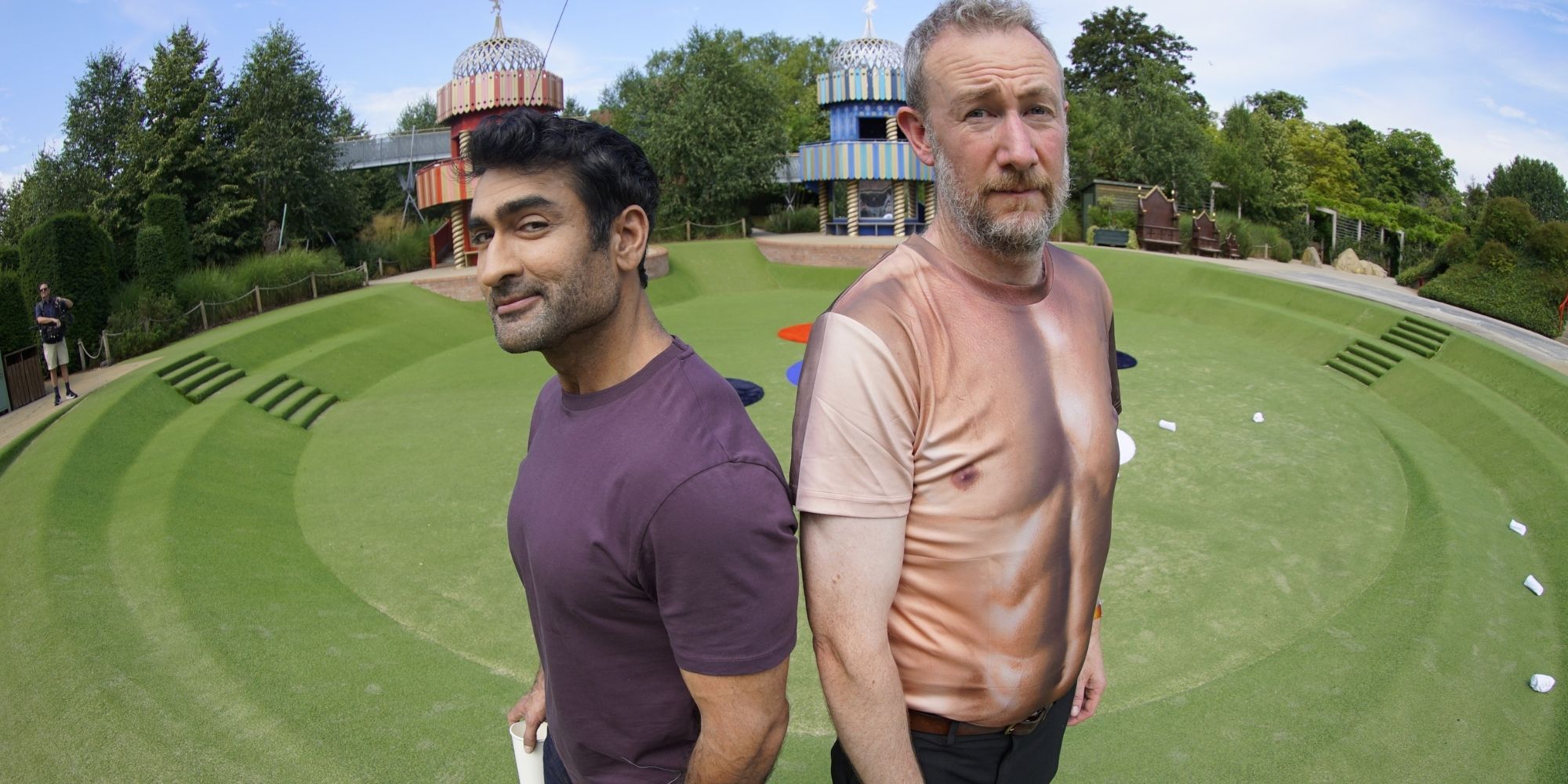 庫梅爾加入英倫綜藝《Taskmaster》第21季！獨家首波劇照曝光笑料十足