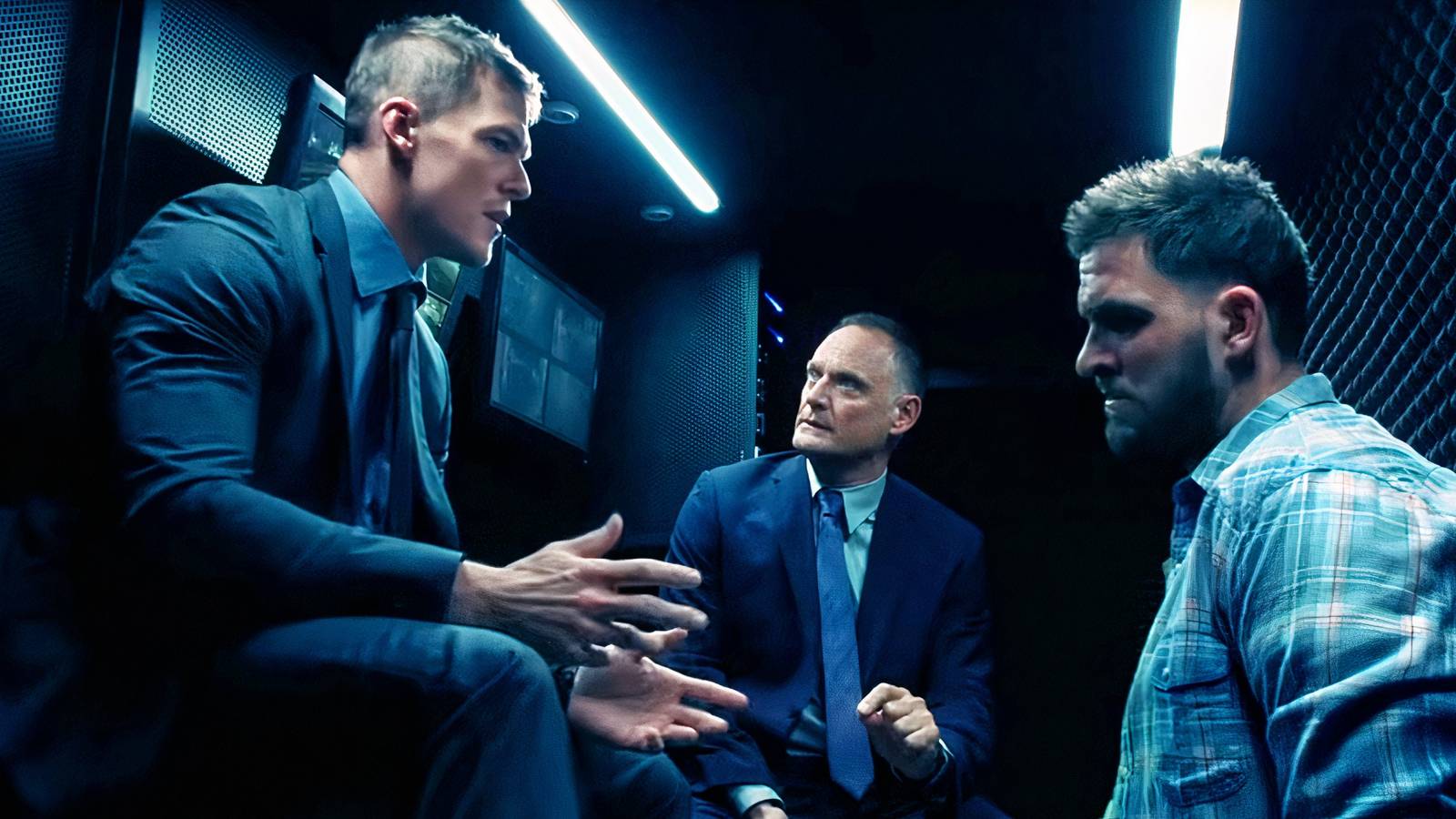 Alan Ritchson in Dark Web: Cicada 3301.