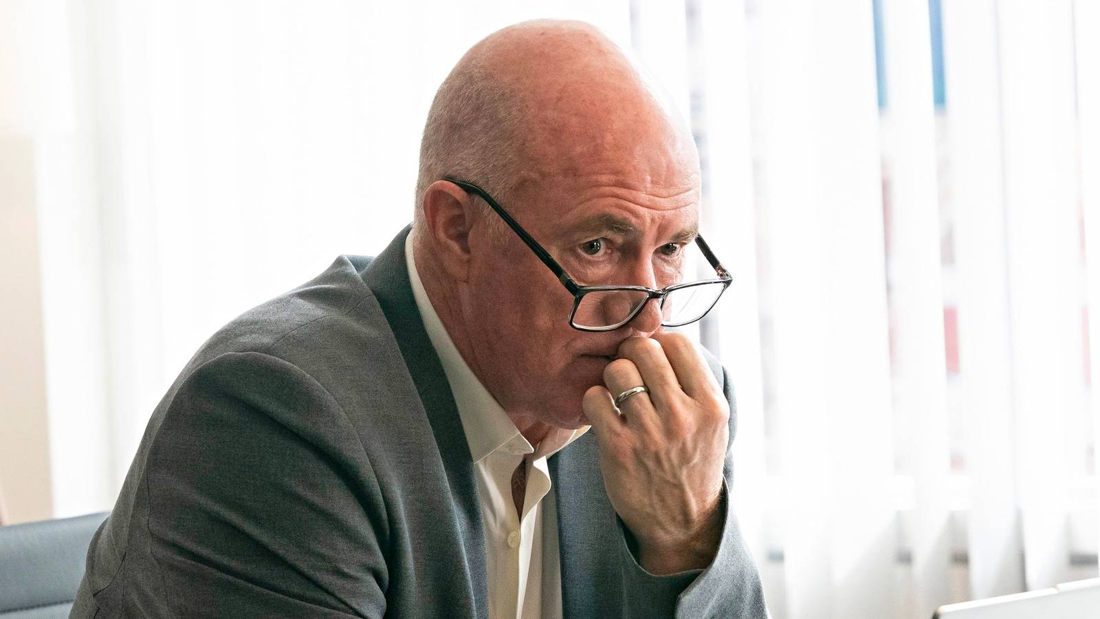 ‘The Pitt’ Faces Stiff Competition From Hulu’s 2-Part Medical Series