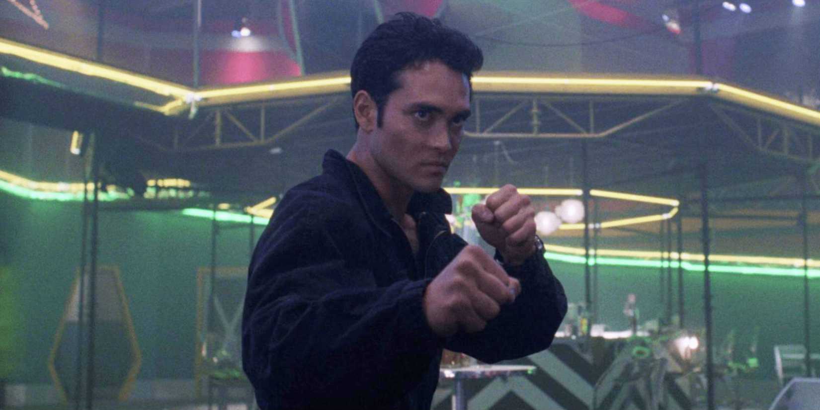 Mark Dacascos as Toby Wong preparing to fight in Drive (1997)