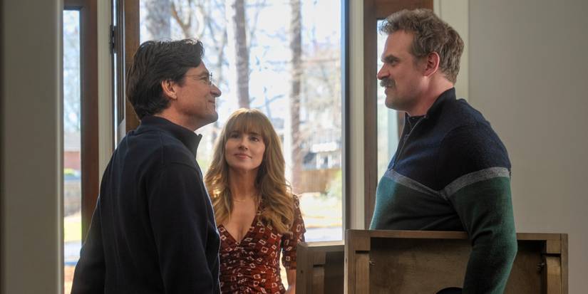 Jason Bateman talking to David Harbour with Linda Cardellini standing between them in DTF St. Louis