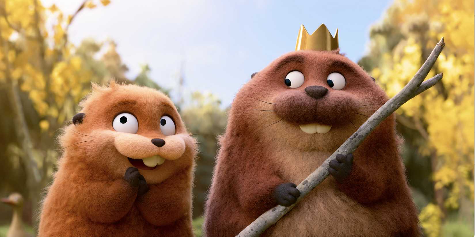 Mabel smiles next to King George, who was holding a stick and wearing a crown.