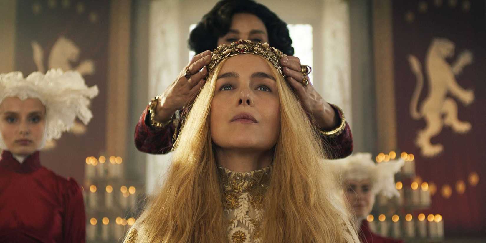 A lady being crowned during a royal ceremony in The Wheel of Time