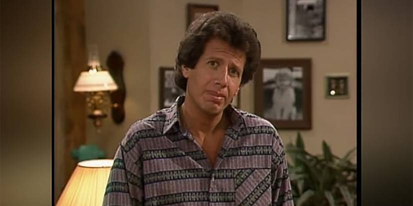 Garry Shandling looking into the camera in the It's Garyy Shandling's Show.