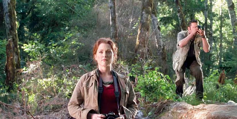 Sarah in the jungle looking to the distance in The Lost World