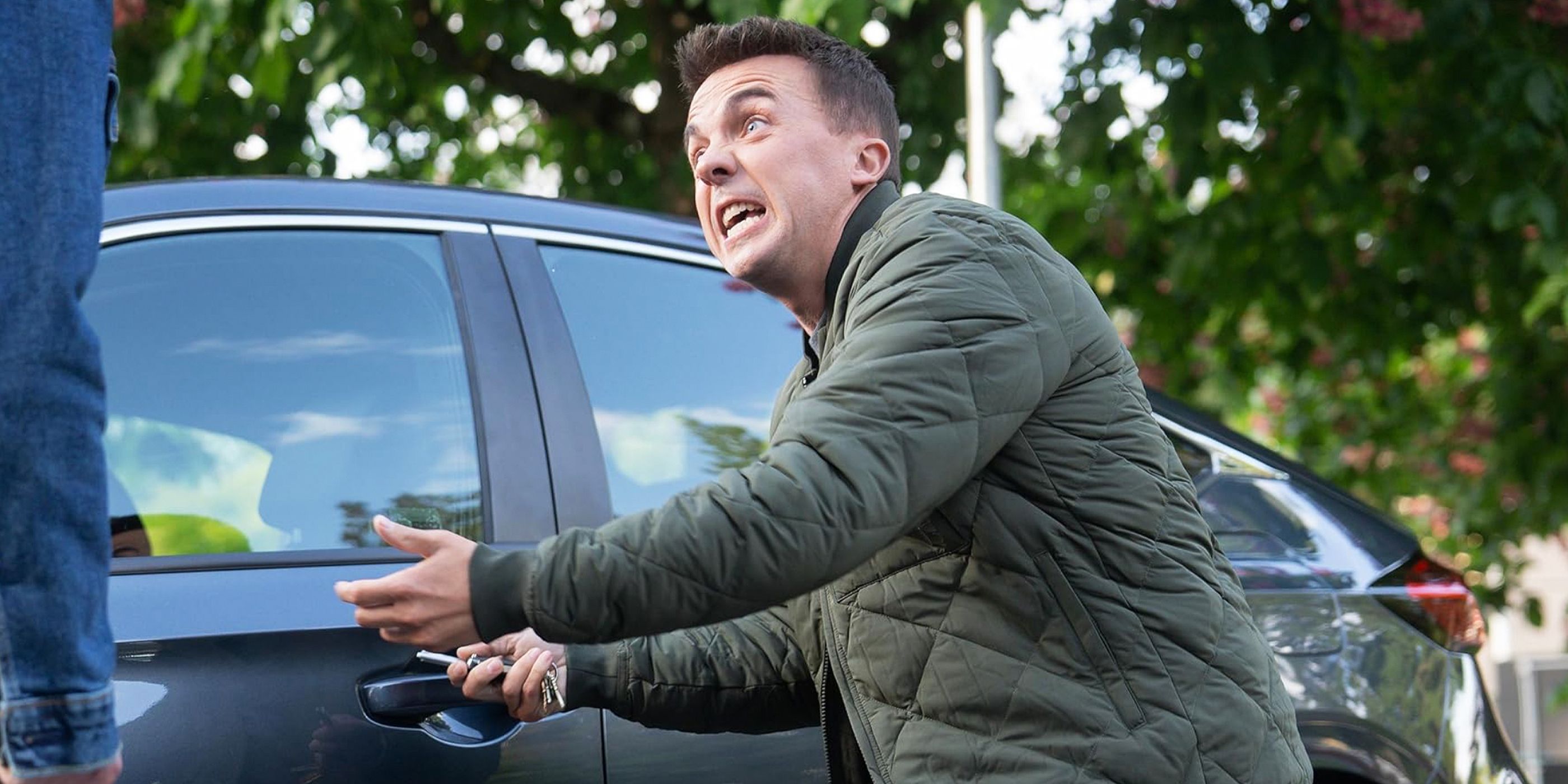 20 Years Later, the Greatest Sitcom of the 2000s Returns With Hysterical New Trailer