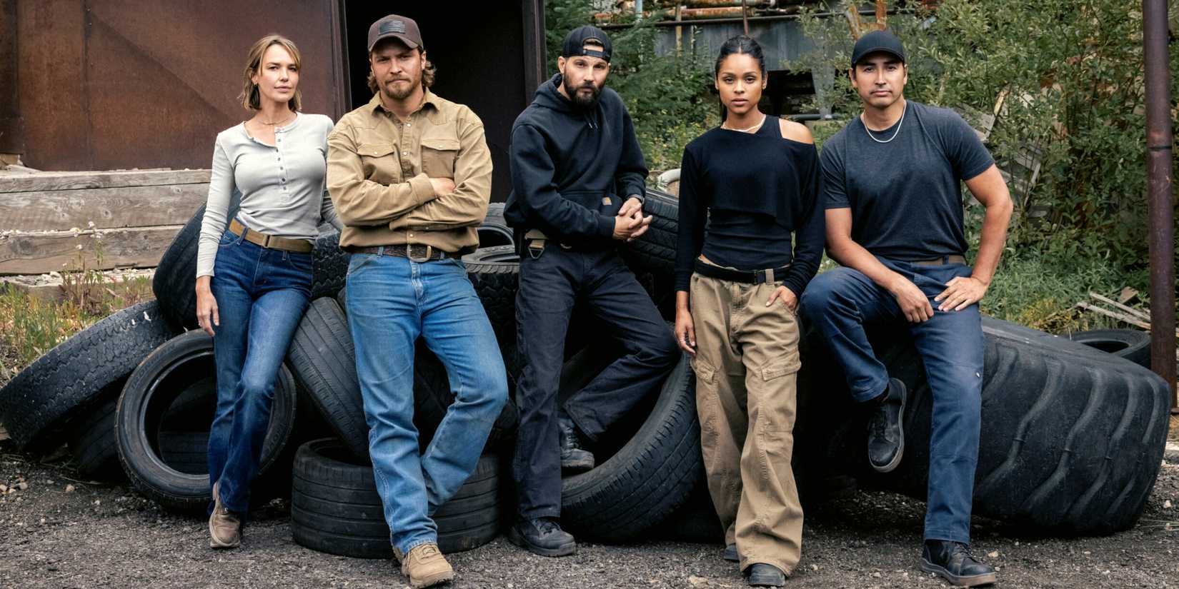 Luke Grimes as Kayce Dutton standing with Logan Marshall-Green and the U.S. Marshals team in CBS' Marshals