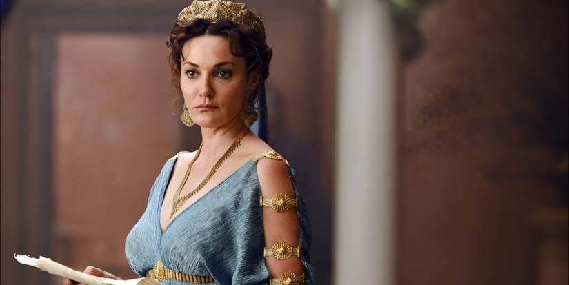 Pasiphae (Sarah Parish) in Atlantis