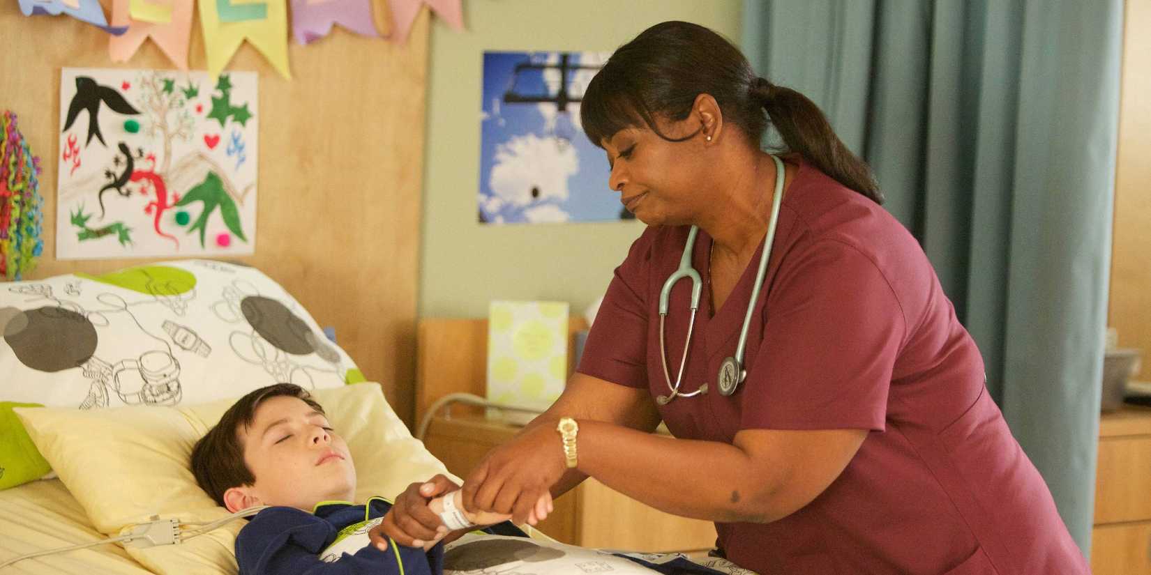 Nurse Dena treating Charlie in Red Band Society
