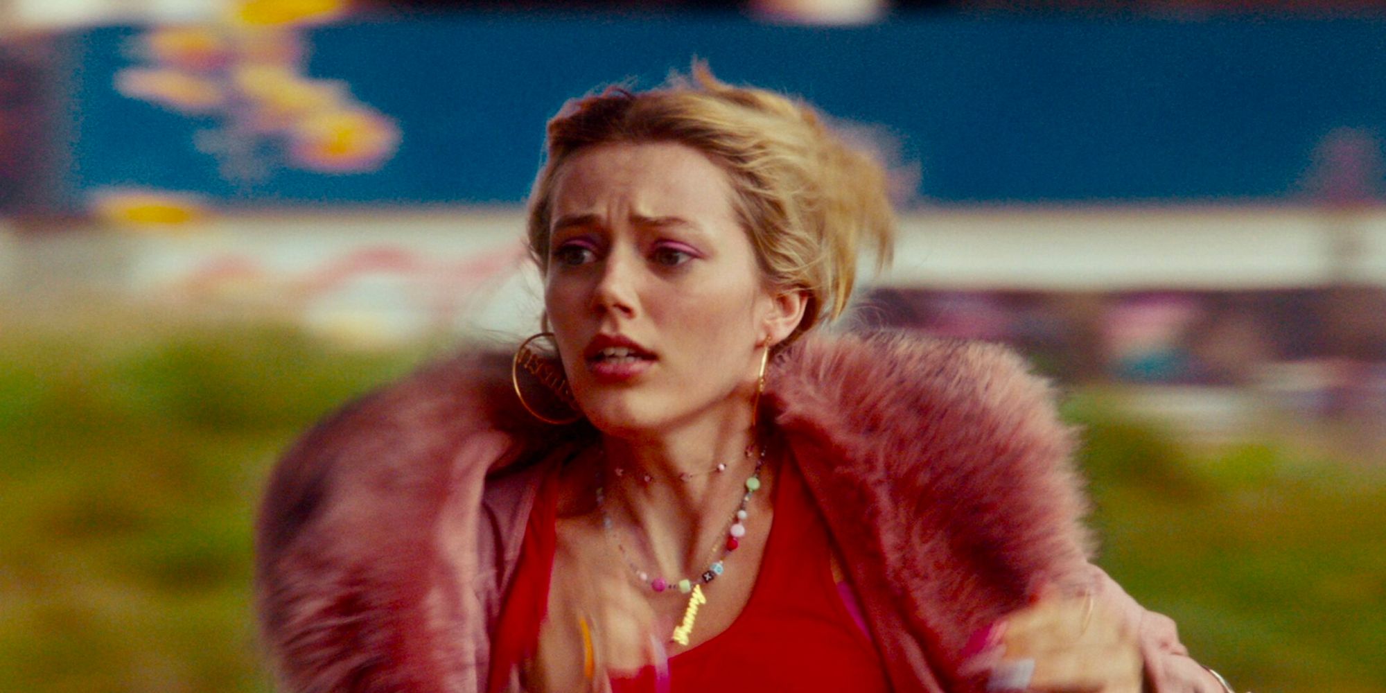 《怪奇物語》女星化身逃亡女囚 與孕婦搭檔演繹現代版《雌虎》驚悚公路電影