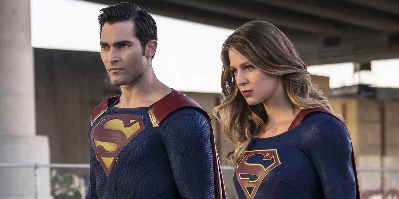 Superman (Tyler Hoechlin) and Supergirl (Melissa Benoist) side by side on 'Supergirl'