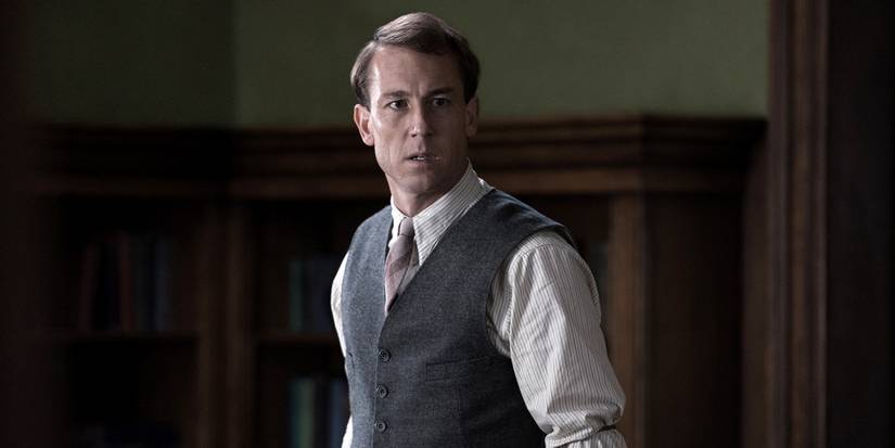 Tobias Menzies as Frank Randall in a suit and tie looking concerned in Outlander Season 3
