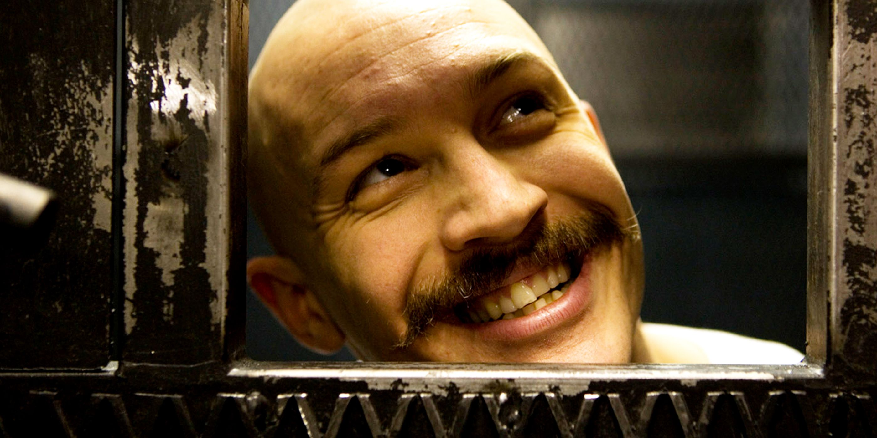 湯姆哈迪瘋狂力作《布朗森》即將下架串流平台 把握最後觀賞機會