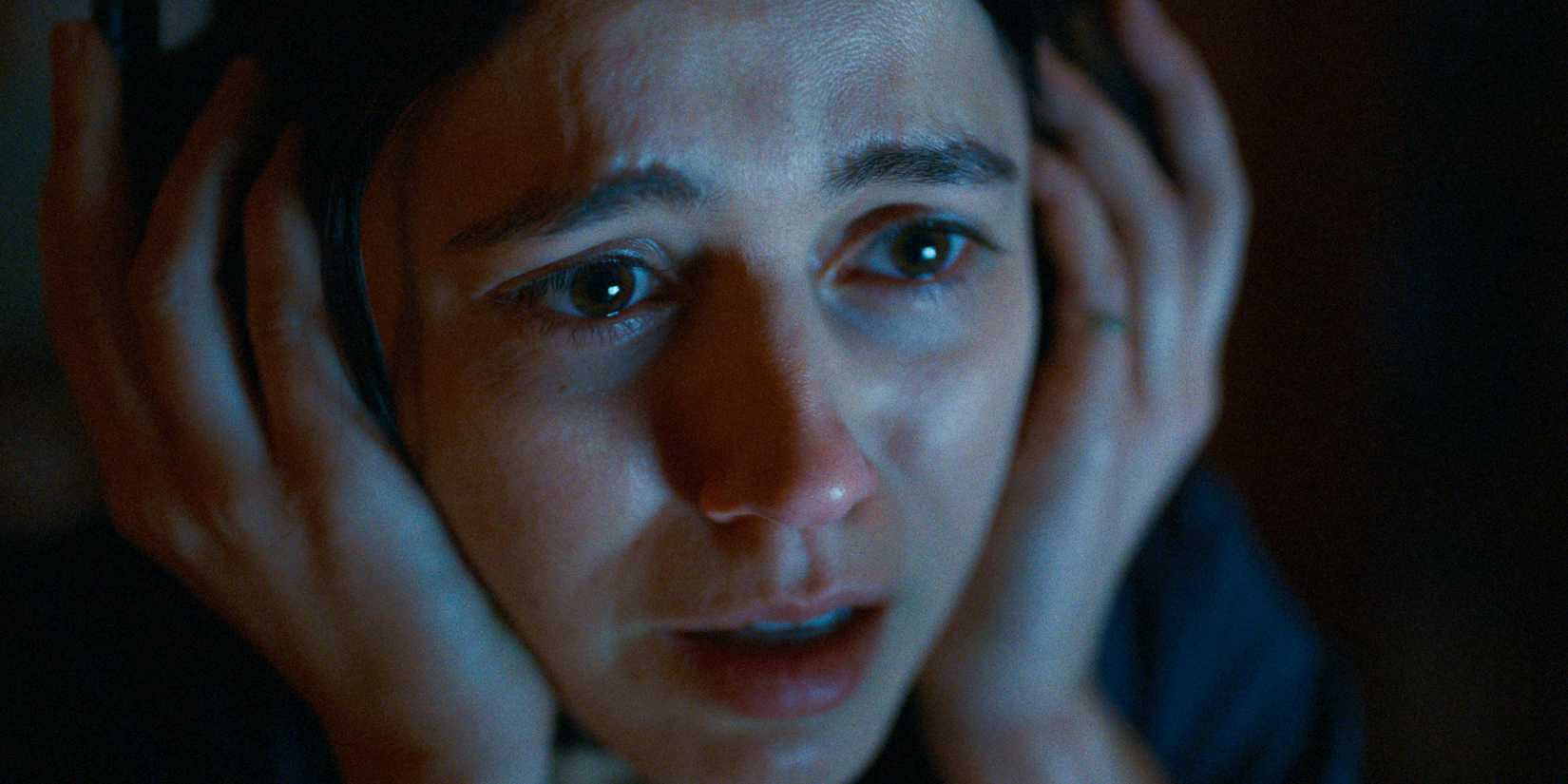 Nina Kiri in Undertone