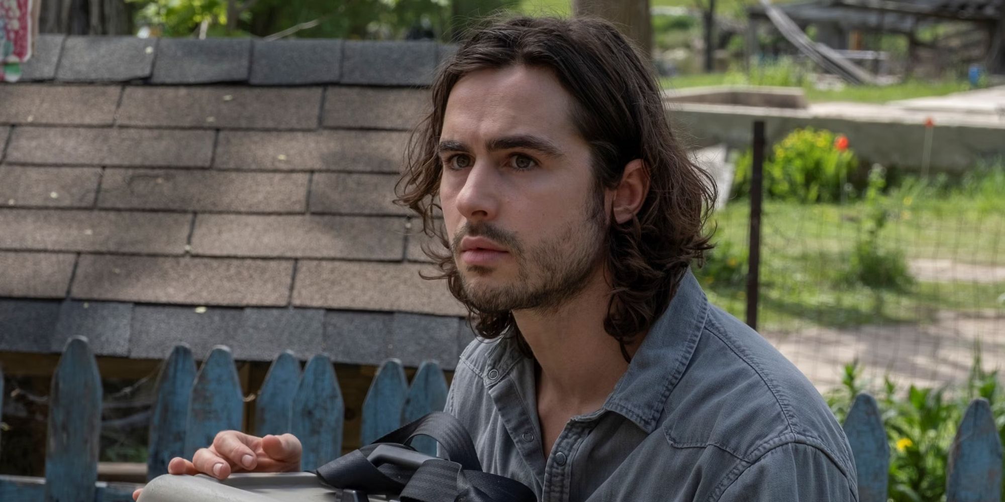 Ben Schnetzer with a hand on an animal carrier in Y: The Last Man