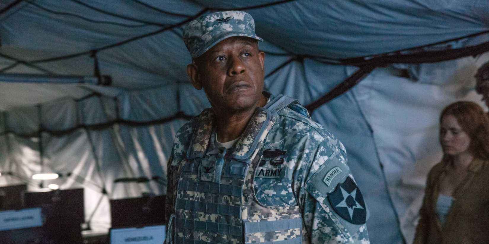 Forest Whitaker in a military uniform in Arrival.