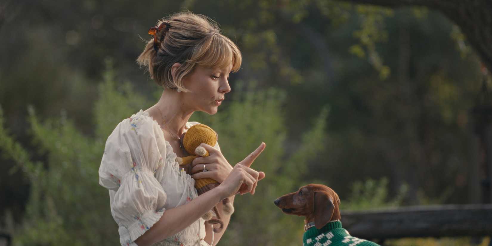 Carey Mulligan talking to a dog in Beef Season 2