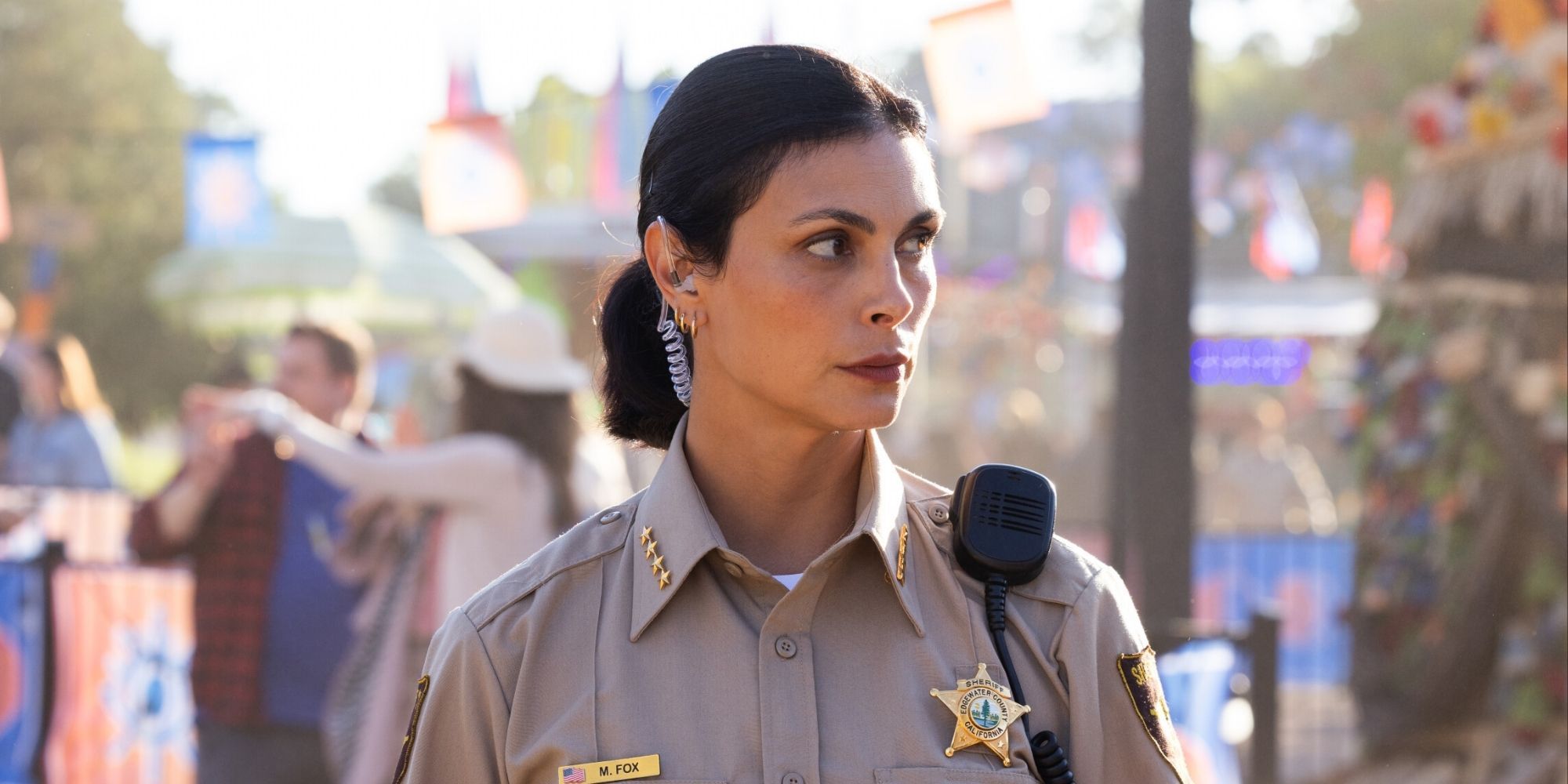 "Show Of Force" -- Coverage of the CBS Original Series SHERIFF COUNTRY, scheduled to air on the CBS Television Network. Pictured: Morena Baccarin as Sheriff Mickey Fox. Photo: Darren Goldstein/CBS ©2025 CBS Broadcasting, Inc. All Rights Reserved.