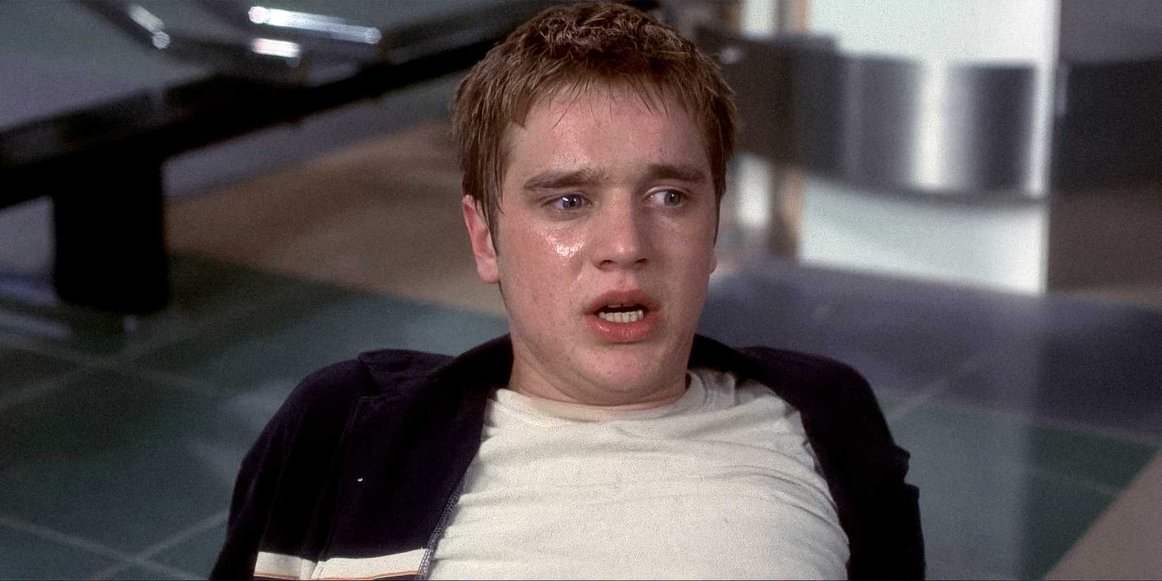 Devon-Sawa crying while on the floor in Final-Destination