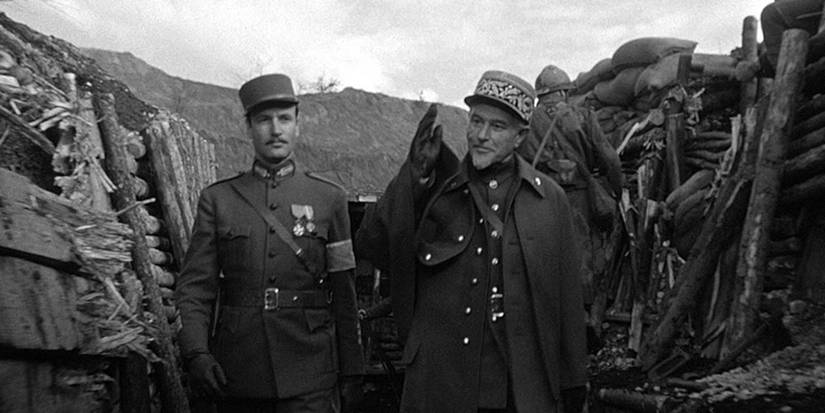 General walking through the trenches in 'Paths of Glory'