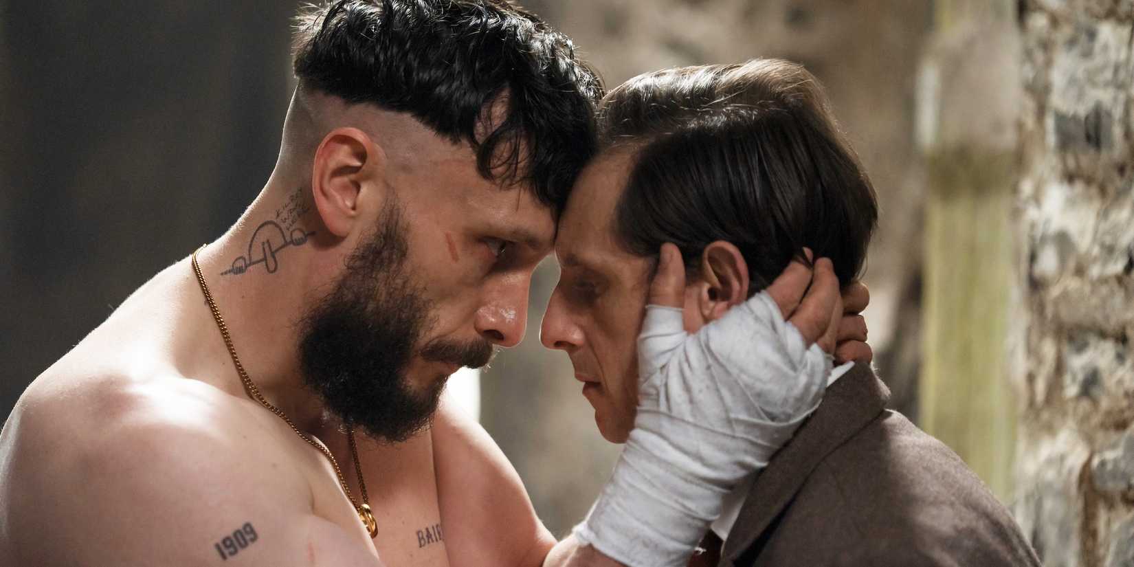 Ричард Гэдд и Джейми Белл в фильме «Получеловек»