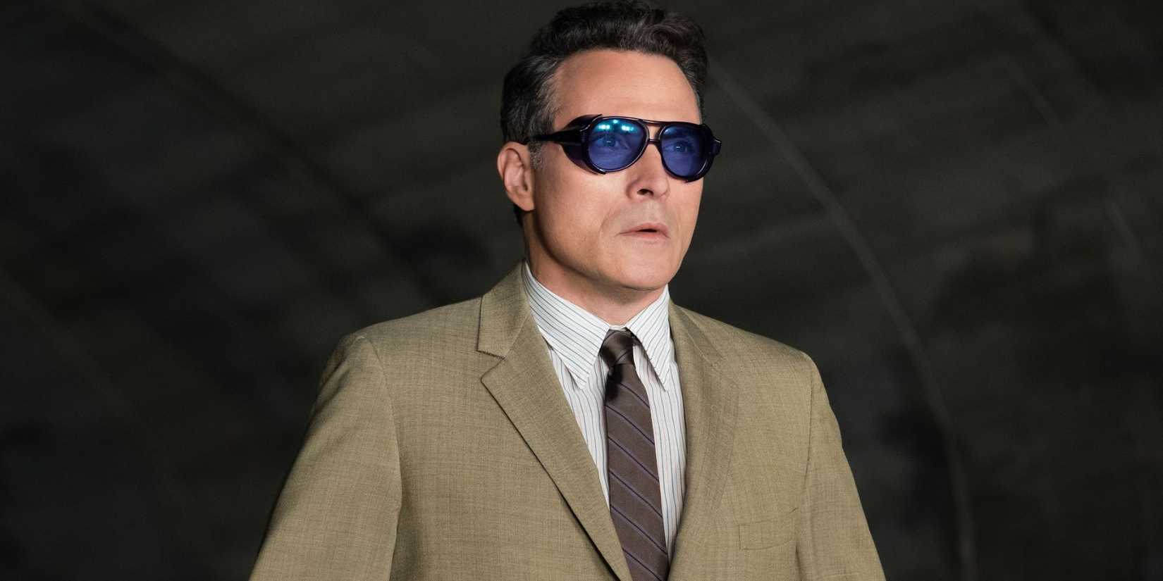 John Smith wearing goggles in The Man in the High Castle.
