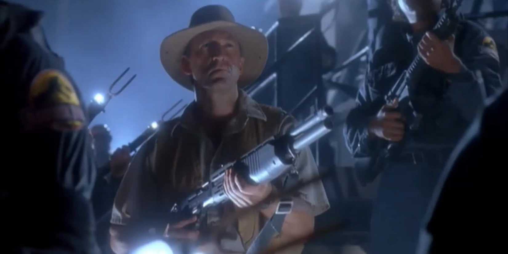 Robert Muldoon with shotgun in 'Jurassic Park'