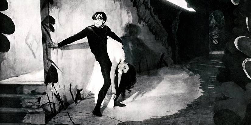 Cesare holding an unconscious Jane in one arm in The Cabinet of Dr. Caligari
