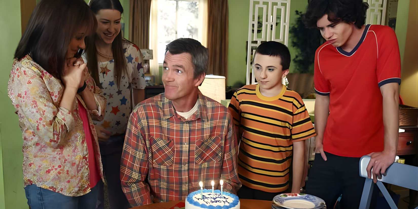 The Heck family celebrate Mike's (Neil Flynn) birthday in The Middle.