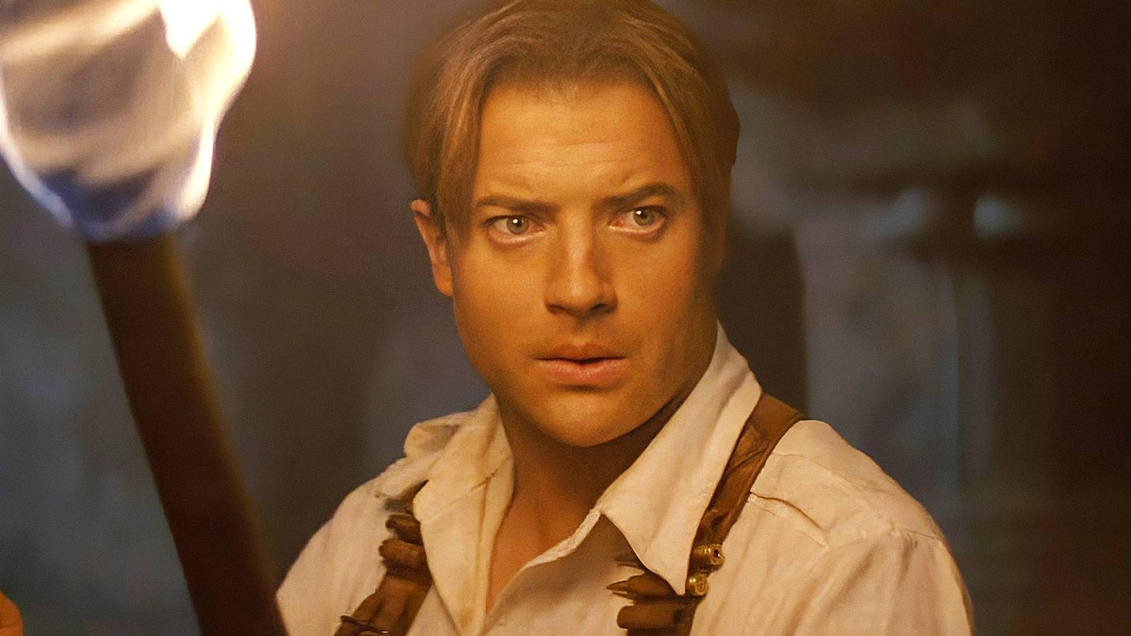 Brendan Fraser holding a torch in The Mummy 