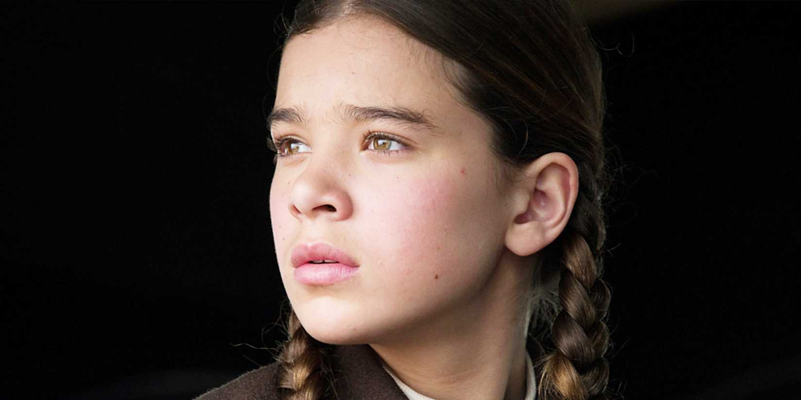Hailee Steinfeld wears her hair braided in True Grit