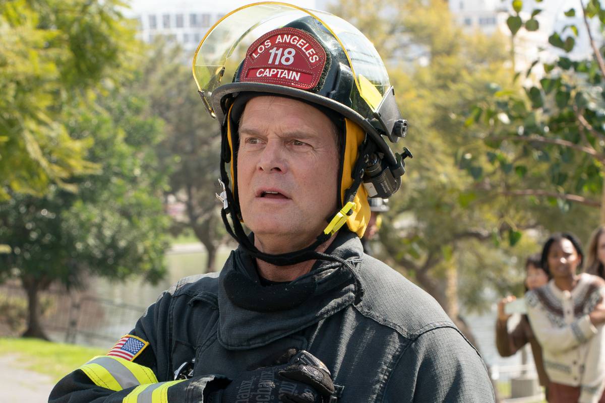 Peter Krause as Mike Hollingsworth in new NBC drama Line of Fire 2024