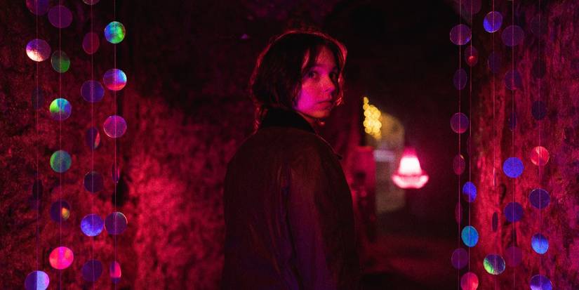 Emma Myers as Pip at a Calamity party in A Good Girl's Guide to Murder Season 2.