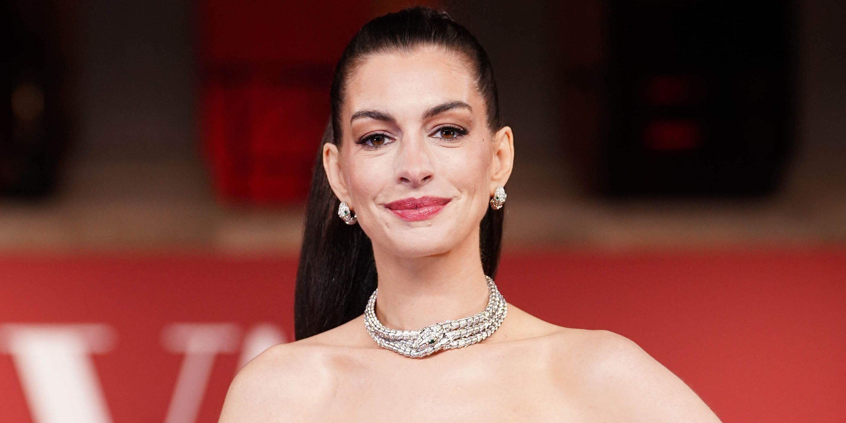 Anne Hathaway’s 22-Year-Old Fantasy Movie Is Getting a Disney+ Series