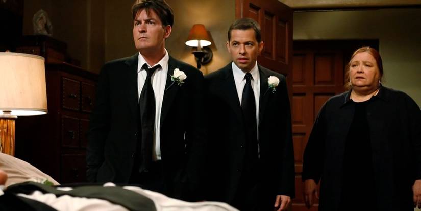 Charlie (Charlie Sheen), Alan (Jon Cryer), and Berta (Conchata Ferrell) find a body on Charlie's bed.