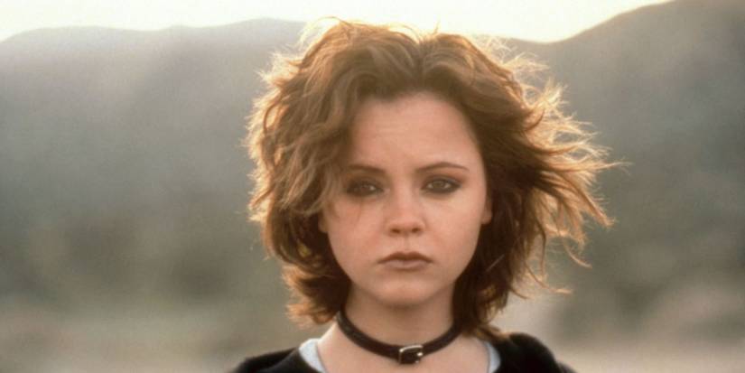 Christina Ricci staring ahead with black eyeliner in a desert in Desert Blue