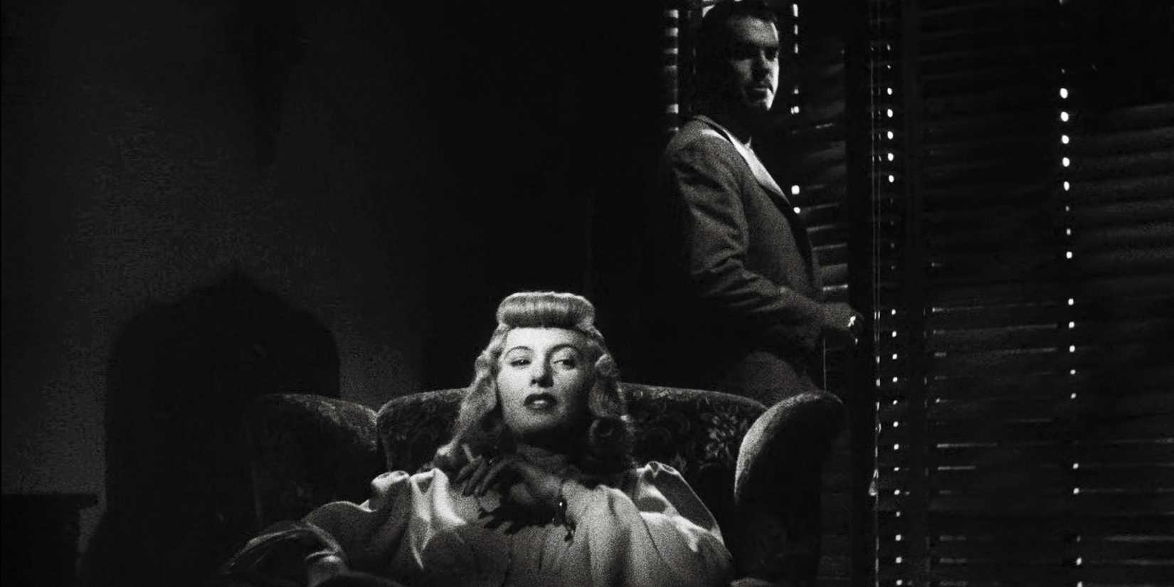 Fred MacMurray standing behind Barbara Stanwyck in Double Indemnity