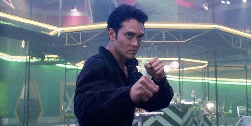 Mark Dacascos as Toby Wong preparing to fight in Drive (1997)