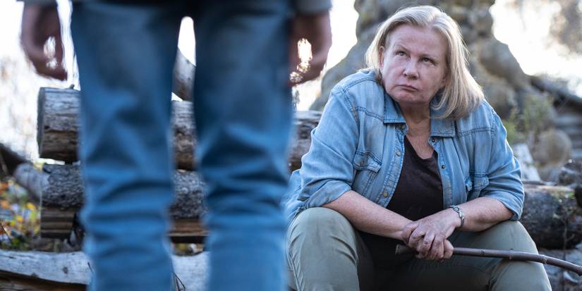 Elizabeth Saunders in From Season 4 Episode 5