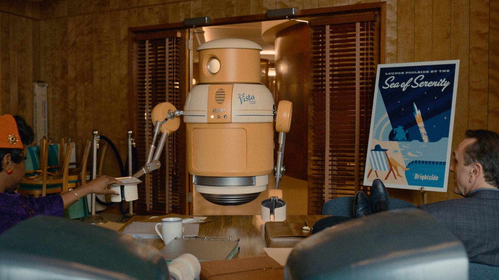 La serie de ciencia ficción de 10 capítulos de Apple TV ‘Mad Men’ se encuentra con ‘Fallout’ es uno de los mejores programas para ver compulsivamente. La serie de ciencia ficción de 10 capítulos de Apple TV ‘Mad Men’ se encuentra con ‘Fallout’ es uno de los mejores programas para ver compulsivamente.