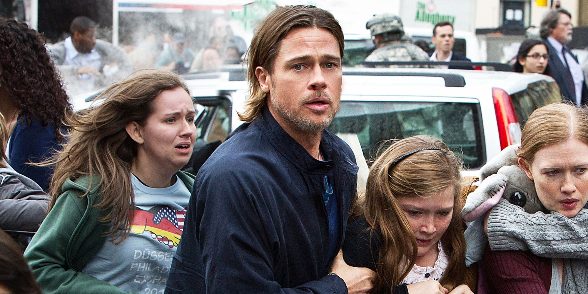 Gerry and his family in a crowded street in World War Z.